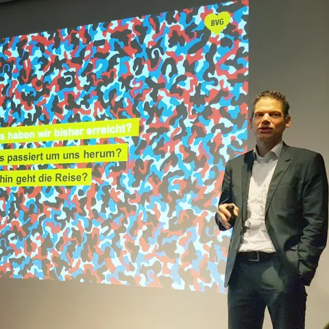Dr. Henrik Haenecke